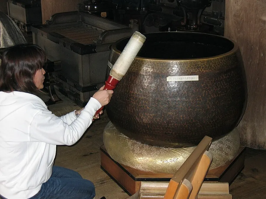 Singing Bowls — Tibetan singing bowl